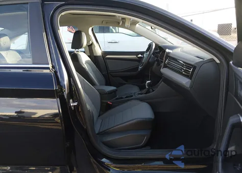 2025 Volkswagen Jetta 1.5T Se from USA, damaged, VIN 3VW7X7BU4SM074456